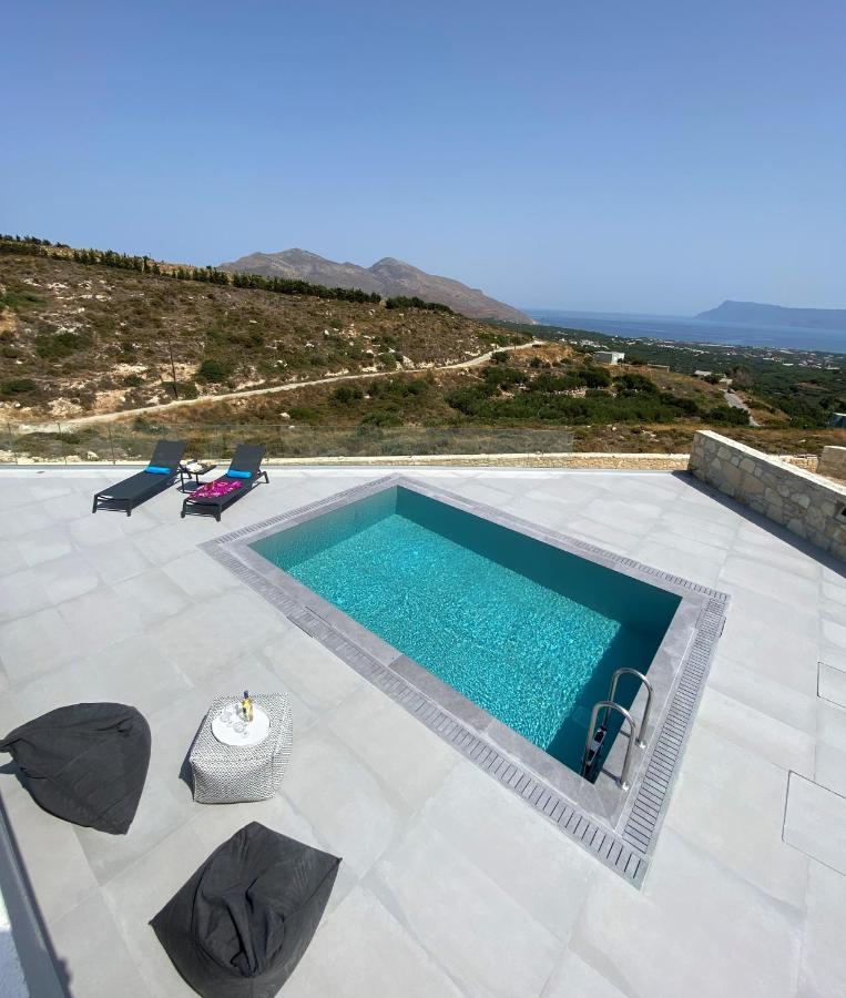 Luxurious Cretan Aura With Private Heated Pool, Jacuzzi And Playroom Villa *