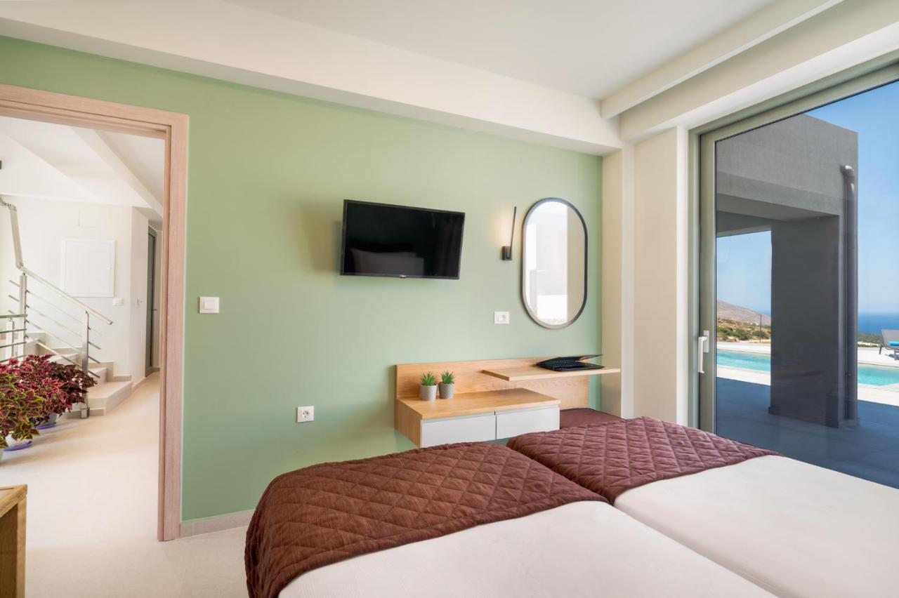 Luxurious Cretan Aura With Private Heated Pool, Jacuzzi And Playroom