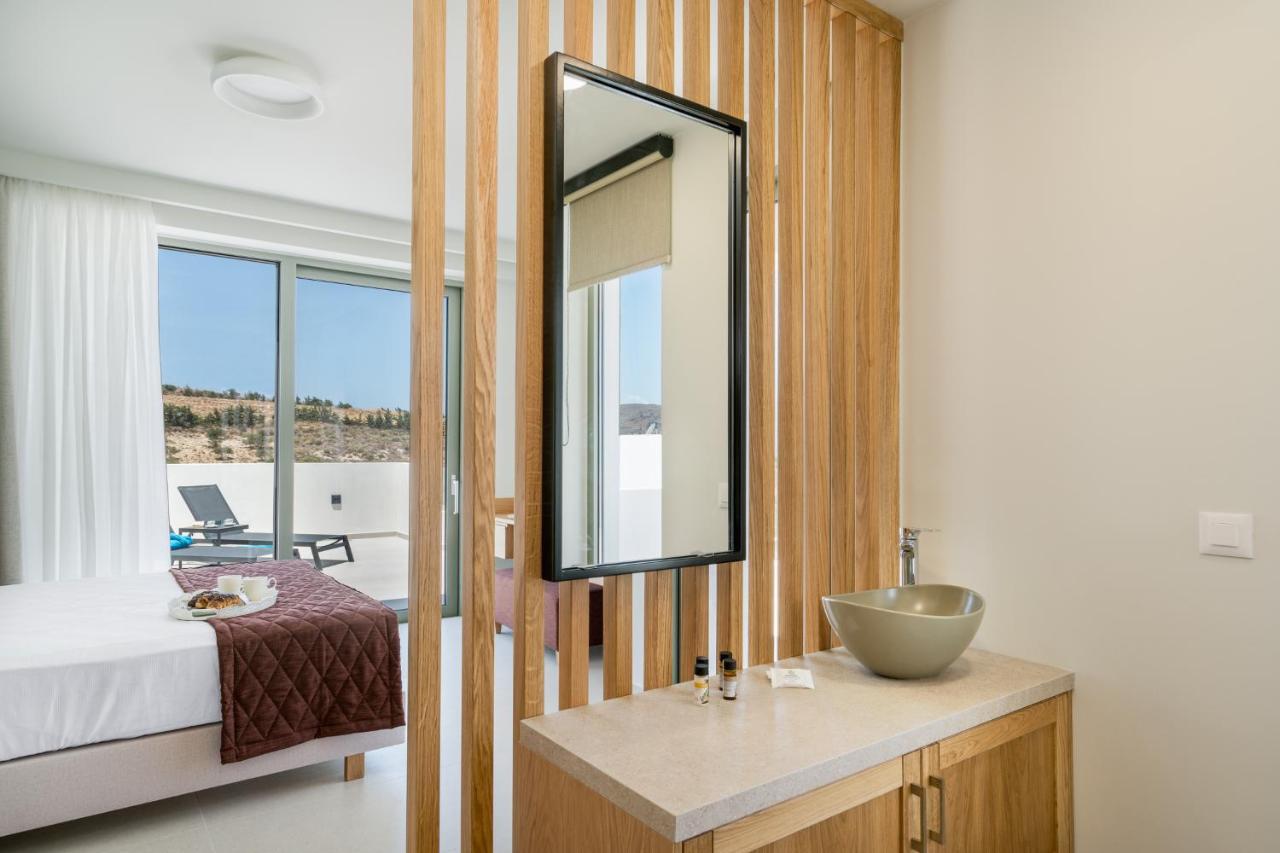Villa Luxurious Cretan Aura With Private Heated Pool, Jacuzzi And Playroom *