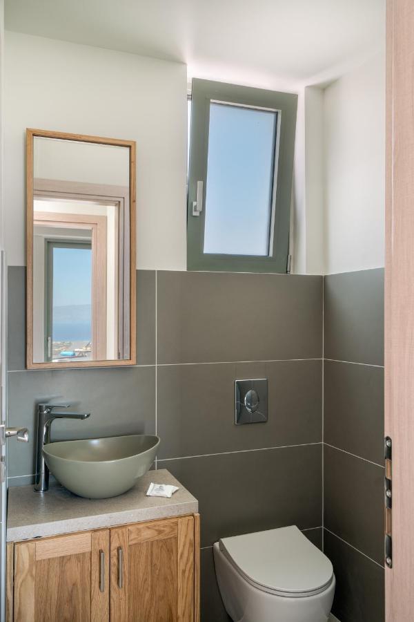 Luxurious Cretan Aura With Private Heated Pool, Jacuzzi And Playroom *